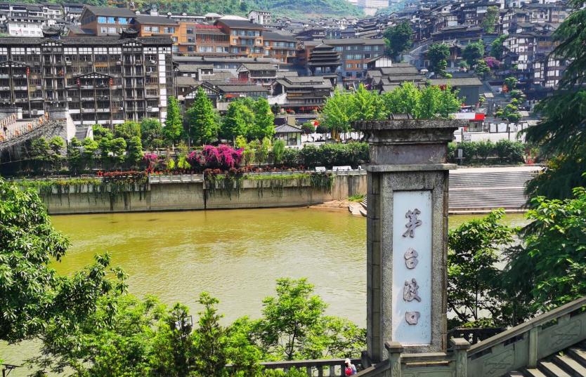 解密贵州茅台镇酱父酒价格：探寻中国顶级白酒的珍贵身价