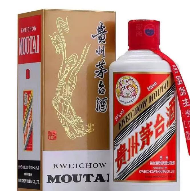 首先，洋河大曲作为国内知名的白酒品牌，其口感接近于茅台镇酒，酒味浓郁、余味长，令人印象深刻。其次，国台酒则以其独特的酸甜口感和甘冽清雅的香气著称，入口柔和、回味悠长，是一款不可多得的好酒。最后，舍得酒业是一款集优质原料和先进酿造技术于一身的白酒，口感纯正、风格独特，被誉为“和茅台镇酒可以媲美的酱香白酒”。