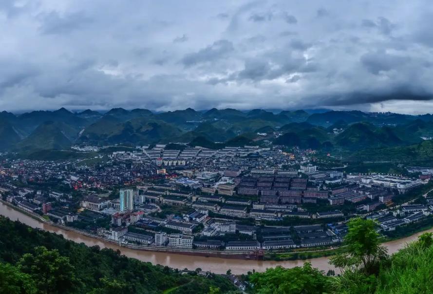 贵州茅台镇老牌酱香酒价格揭秘：一瓶能否值得你的钱？
