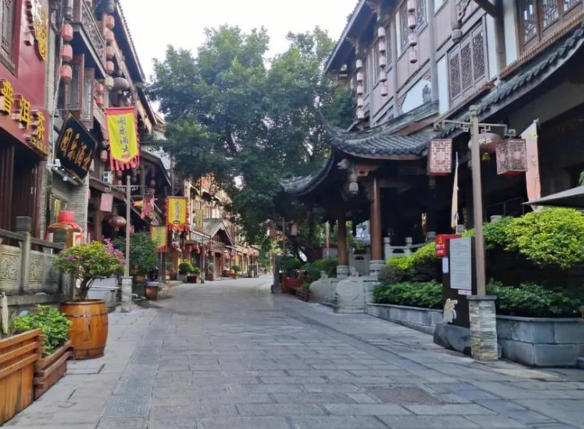 醉美茅台镇酱香酒：探索中国白酒的瑰宝之旅