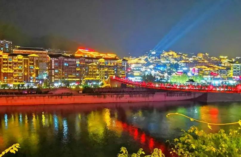 醉美茅台镇：探析酱香白酒一箱的传奇故事